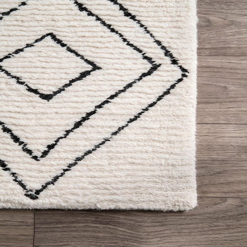 nuLoom Hand Tufted Dawne Area Rug