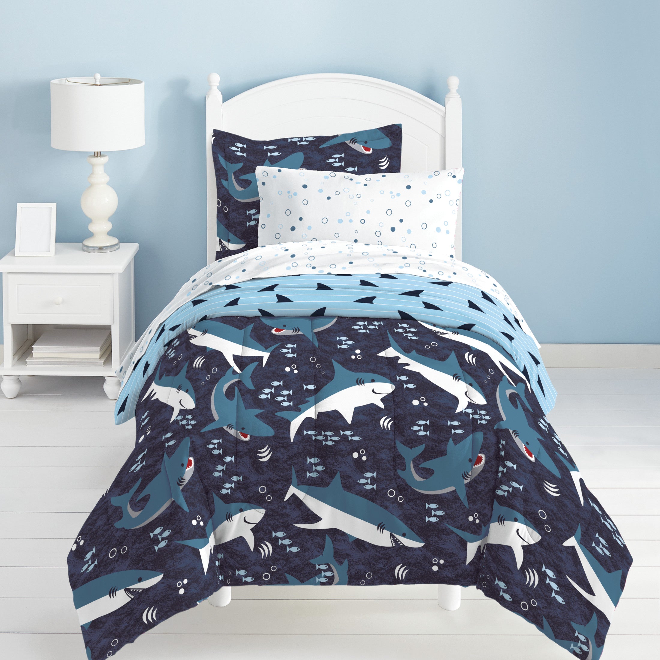 Dream Factory Sharks Twin 5 Piece Comforter Set， Polyester， Microfiber， Blue