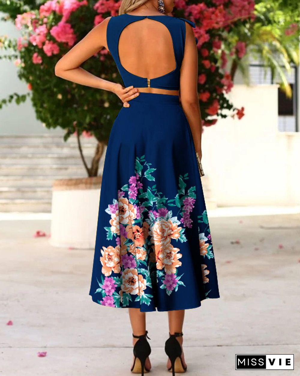 Solid Ruffle Hem Cut-Out Back Crop Top & Floral Print Skirt Set