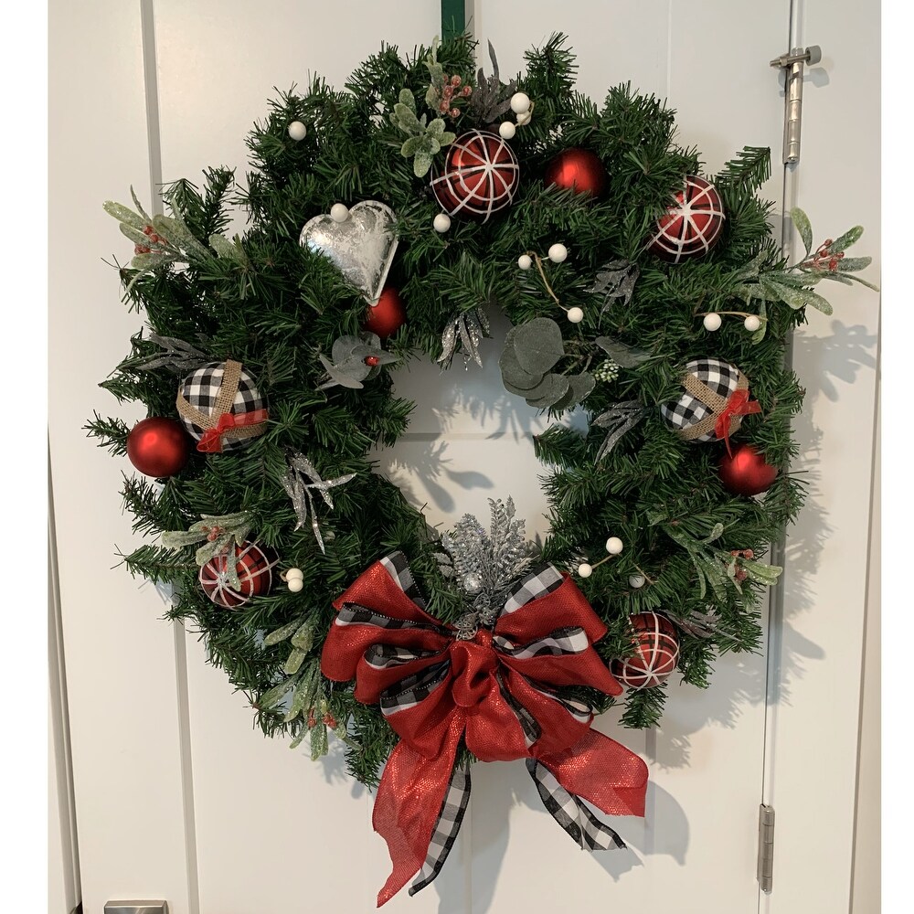 Canadian Pine Artificial Christmas Wreath  30 Inch  Unlit   Green