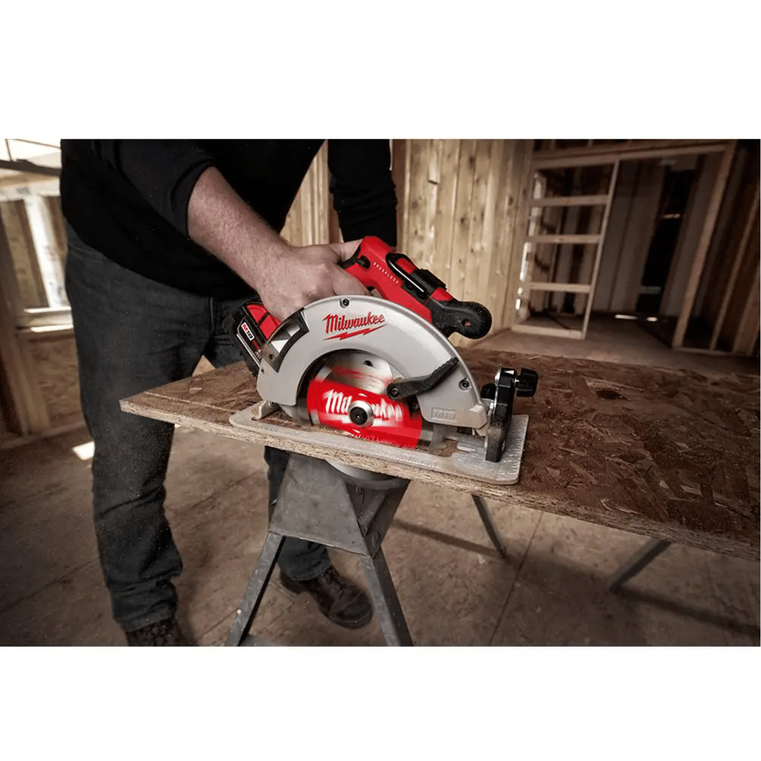 Milwaukee M18 18-Volt Lithium-Ion Brushless Cordless 7-1/4 in. Circular Saw， Tool-Only (2631-20)