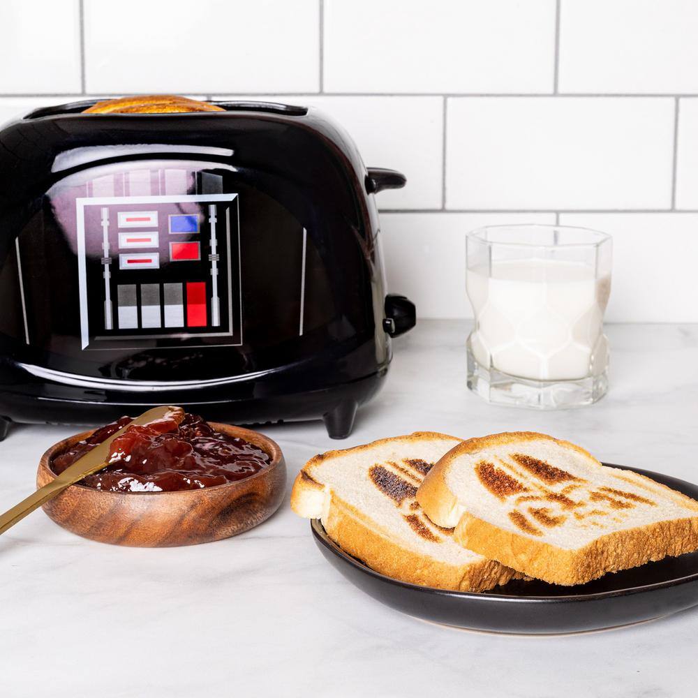 Uncanny Brands Star Wars Empire Collection 2-Slice Darth Vader Toaster TSTE-EM-SRW-VAD