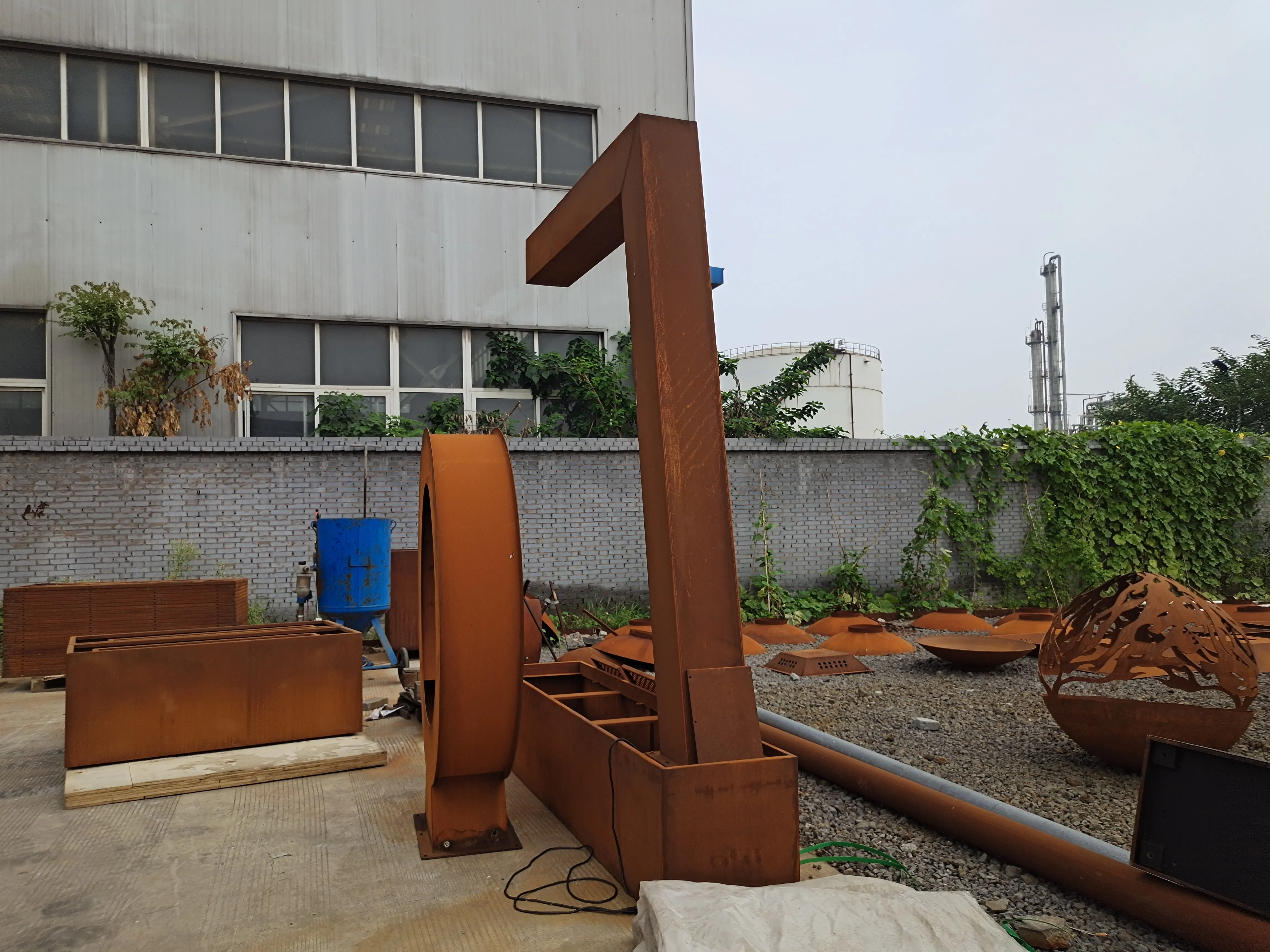 ornamental water fountain with pump