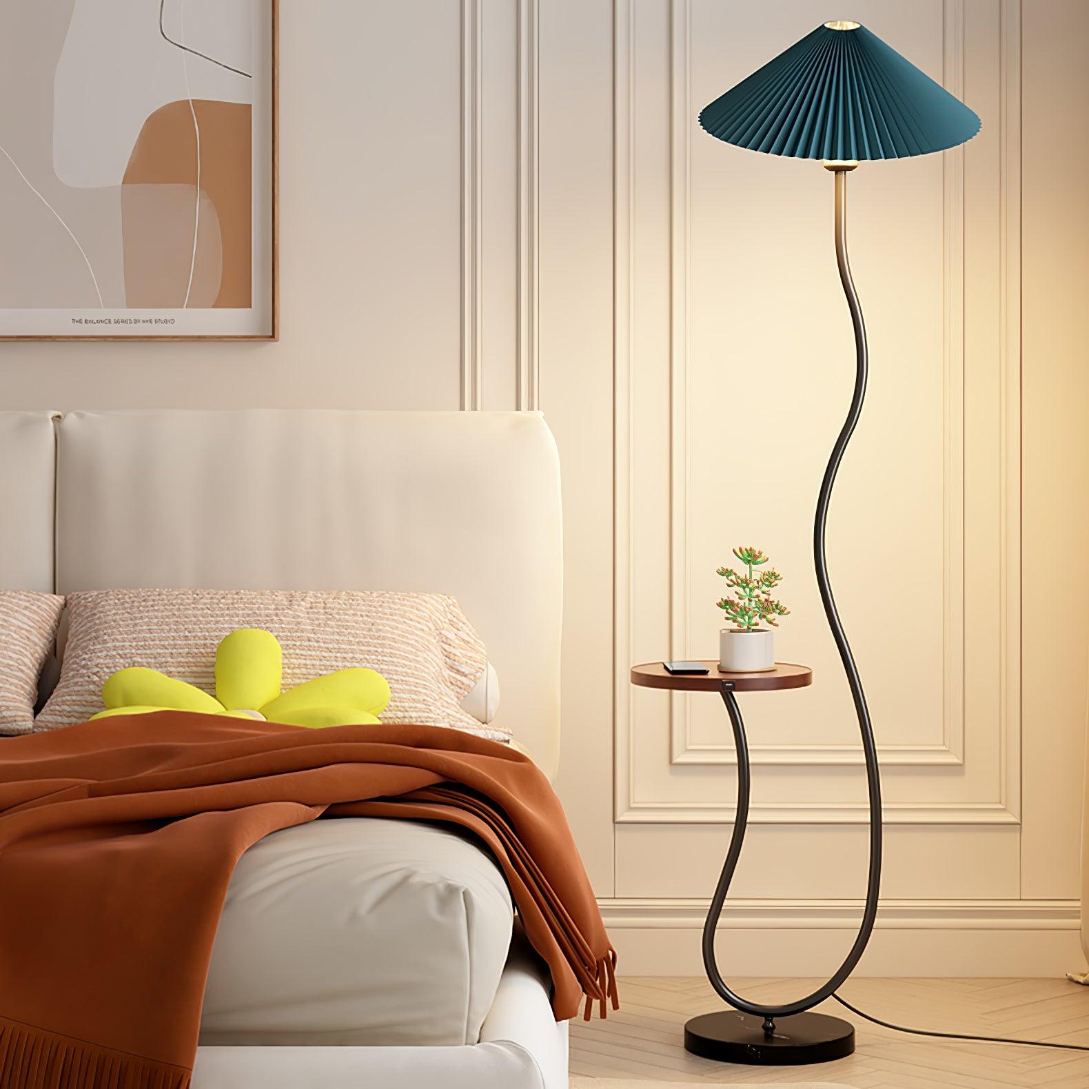 Curvatura Floor Lamp