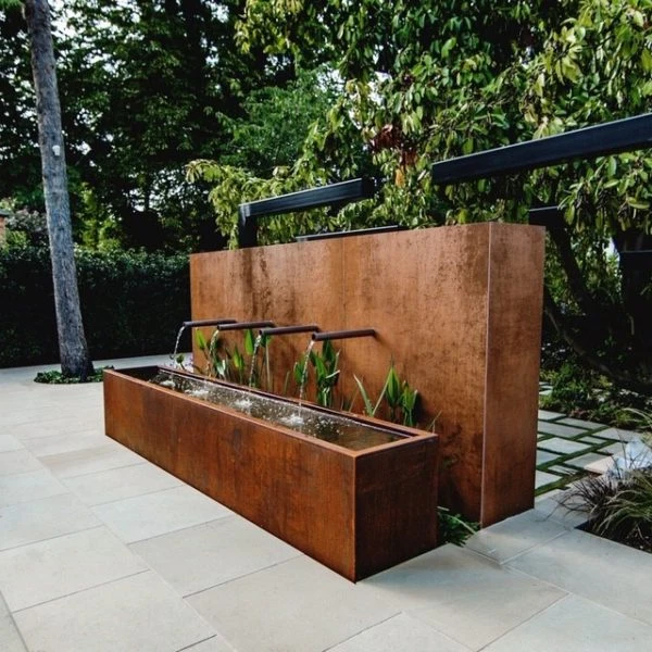 Regenvorhang aus Cortenstahl mit Wasserspielen fur Garten  Wasserfallbrunnen