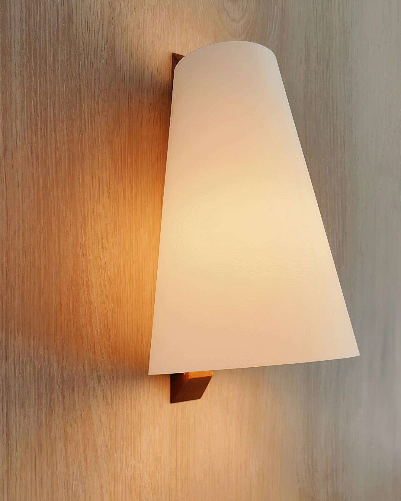 Lupe Wall Lamp