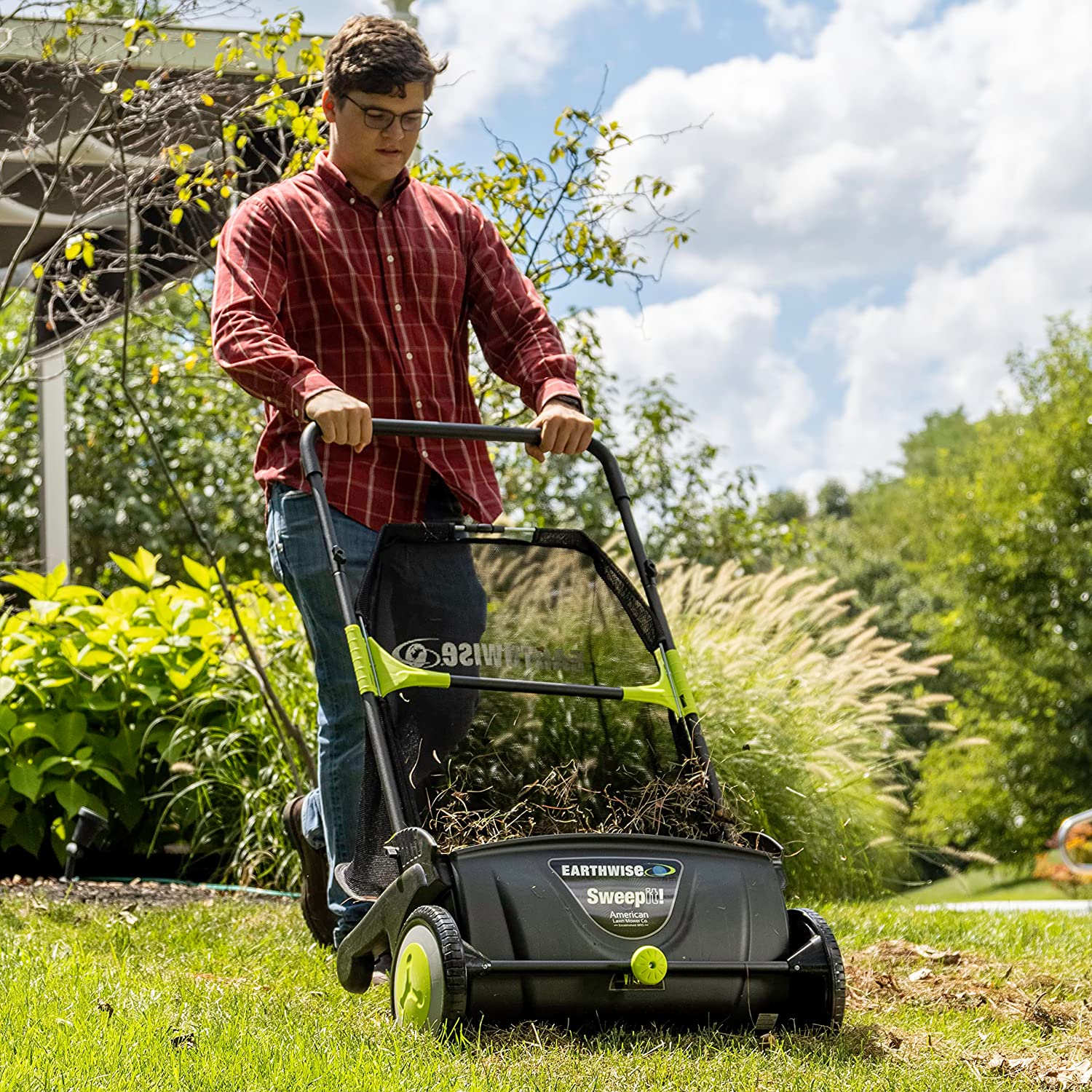 Earthwise LSW70021 21-Inch Leaf and Grass Push Lawn Sweeper， Width， Black