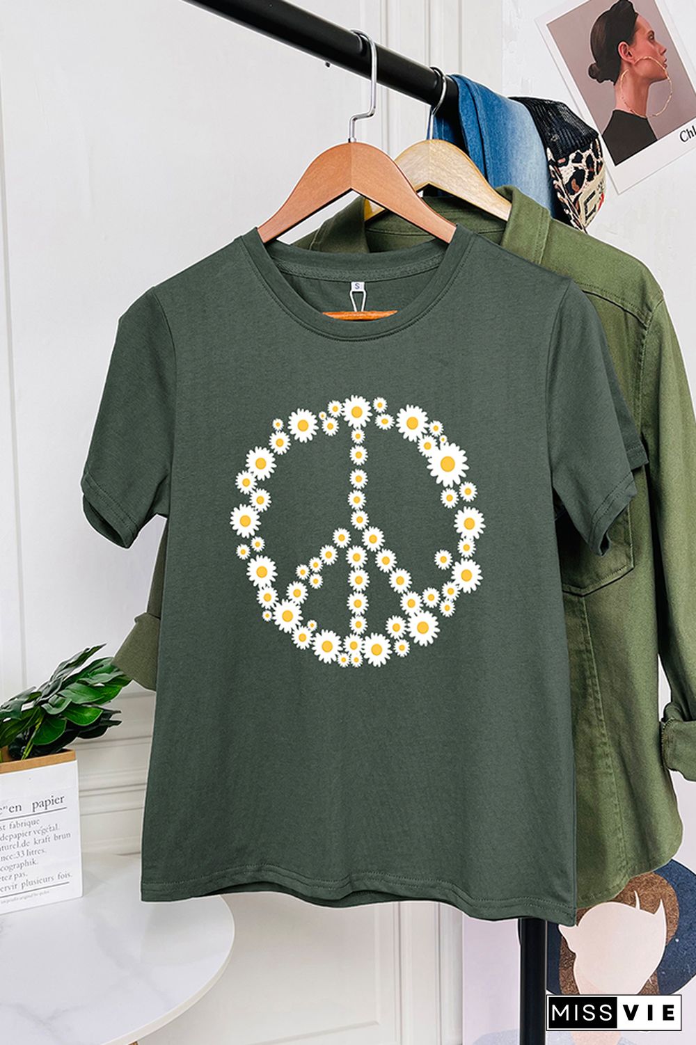 Daisy Printed Graphic Tees for Women Wholesale Short Sleeve Top