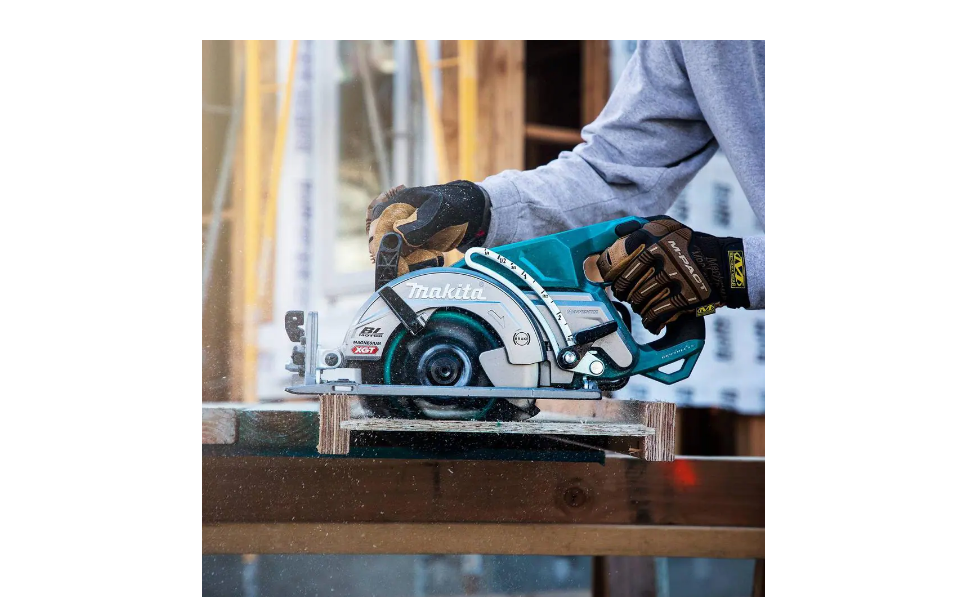 Makita GSR01Z 40V Max XGT Brushless Cordless Rear Handle 7-1/4 in. Circular Saw (Tool Only)