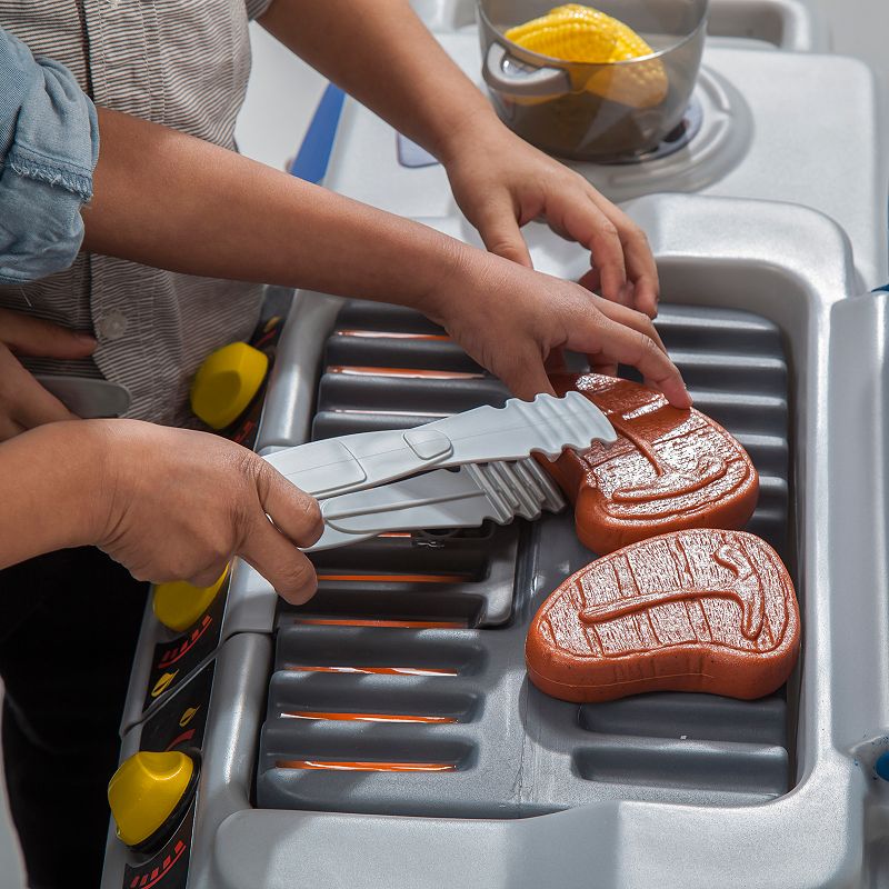 Step2 Sizzle and Smoke Barbeque Grill