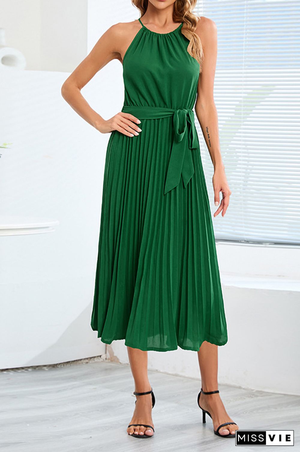 Plain Halter Sleeveless Pleated Midi Dress