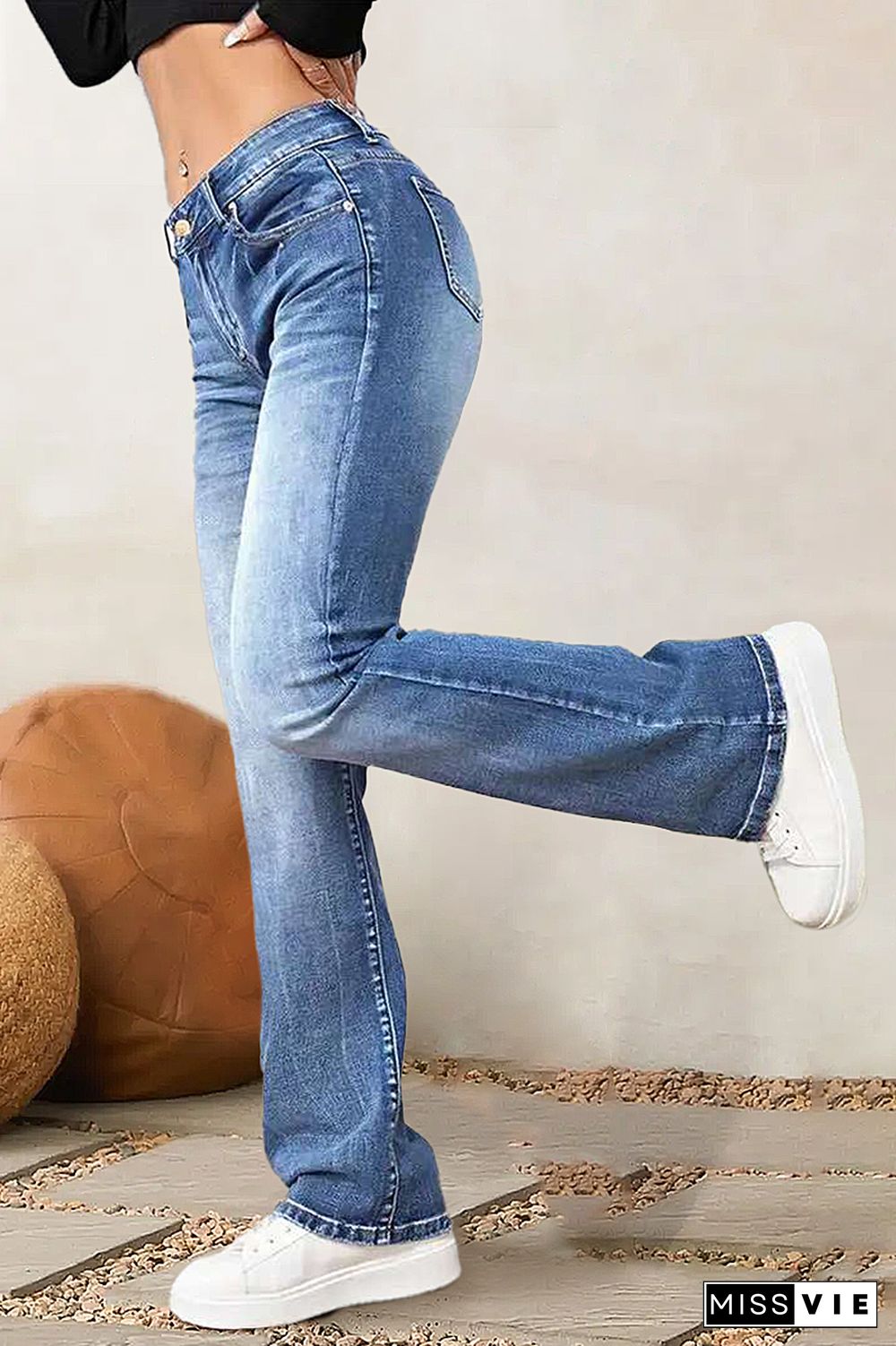 Pocket Detail Buttoned Mid Rise Flare Jeans