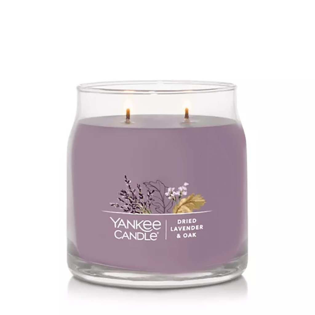 Yankee Candle  Signature Medium Jar Candle in Dried Lavender & Oak