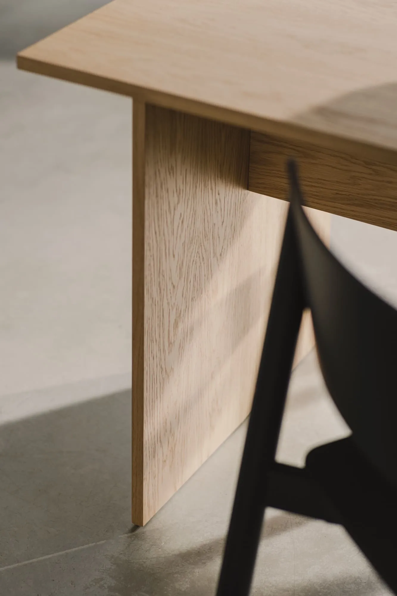 Exquisite Oak Plywood Chair – A Perfect Blend of Modern Minimalism and Elegance