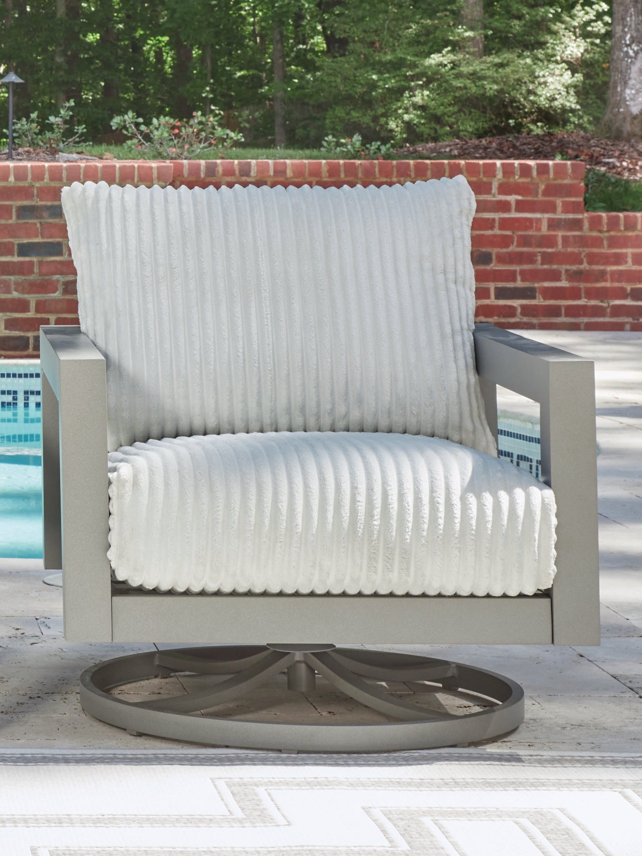 Moonlight View Outdoor Swivel Chair with Cushion