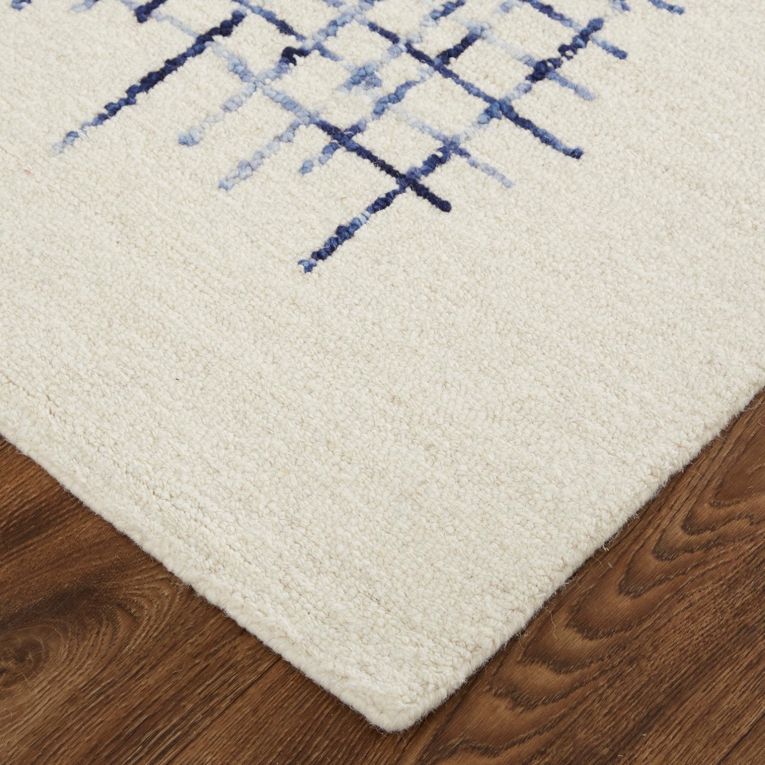 Carrick Hand-Tufted Crosshatch Ivory/Navy Blue Rug