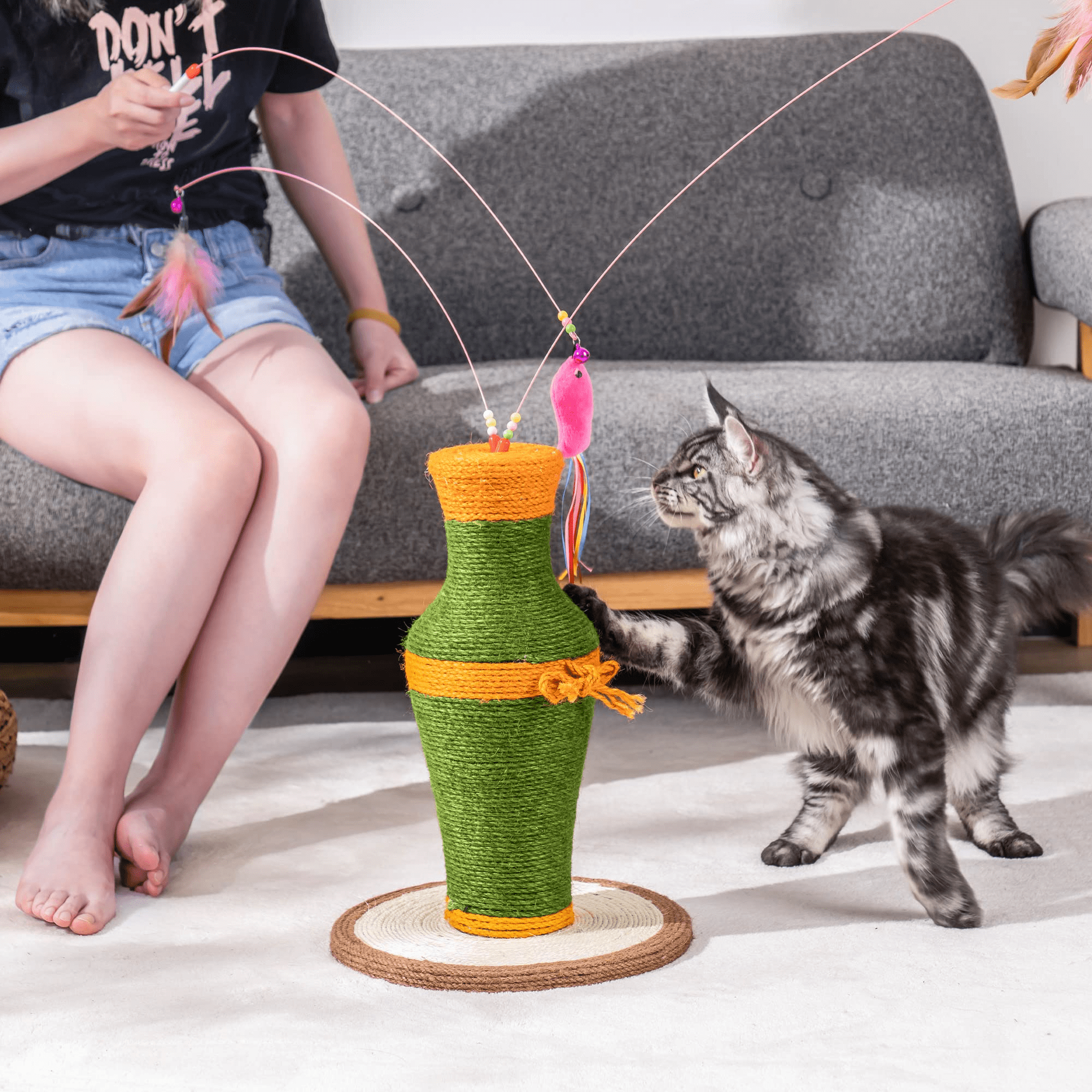 Cat Scratching Post with 3 Feather Toys， 2-in-1 Vintage Vase-shaped， Furniture Scratching Deterrent for Indoor Cats