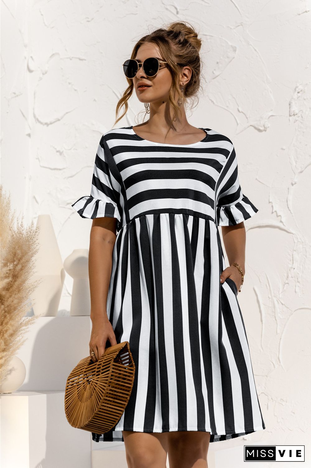 Loose Dress with Ruffled Stripes and Contrasting Colors