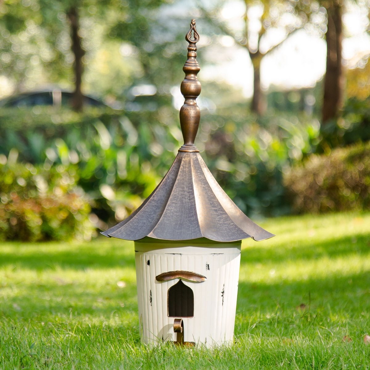 Glitzhome Farmhouse Metal Pagoda Birdhouse with Bronze Roof