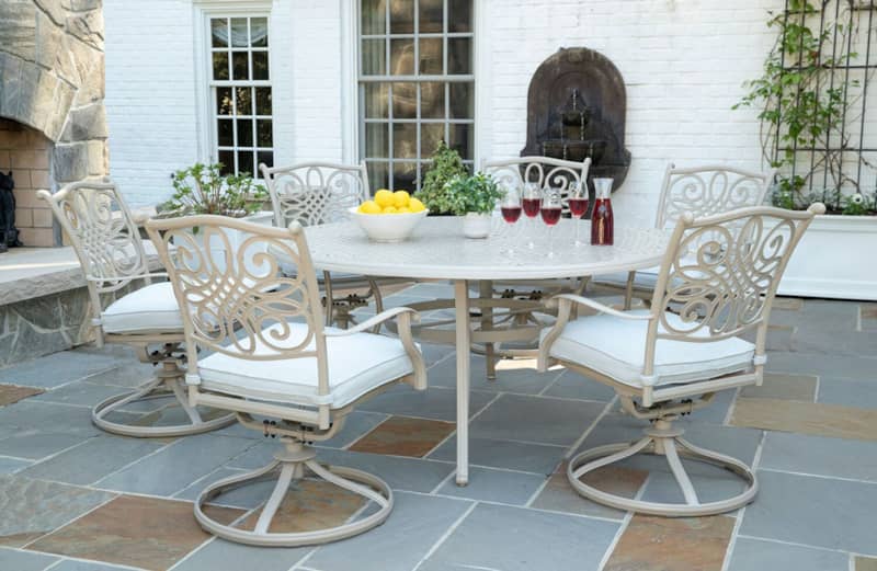 Hanover Traditions 7-Piece Outdoor Dining Set In Sand/Beige With 6 Swivel Rockers， 60 Round Cast Table