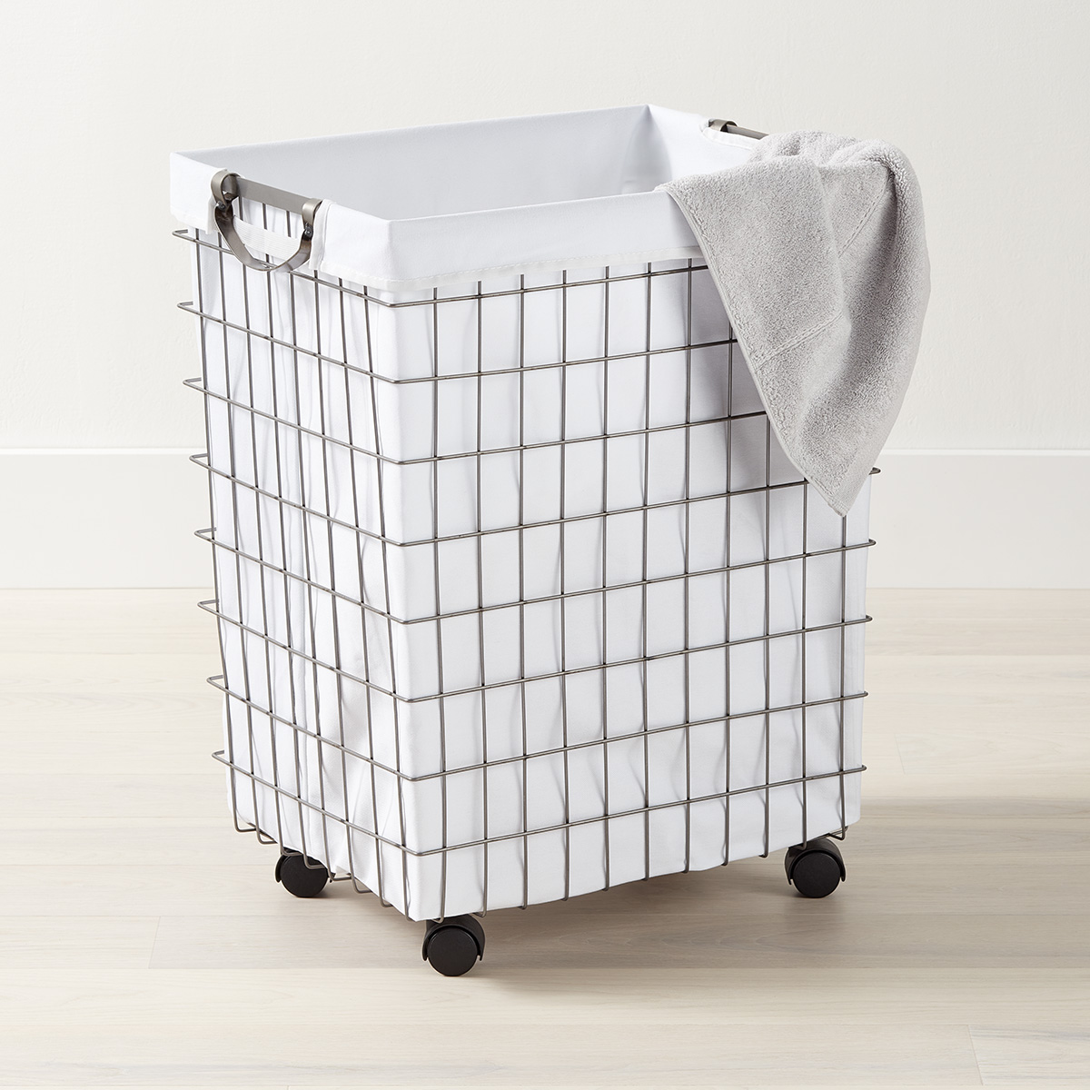 Harvest Rolling Hamper with Wheels