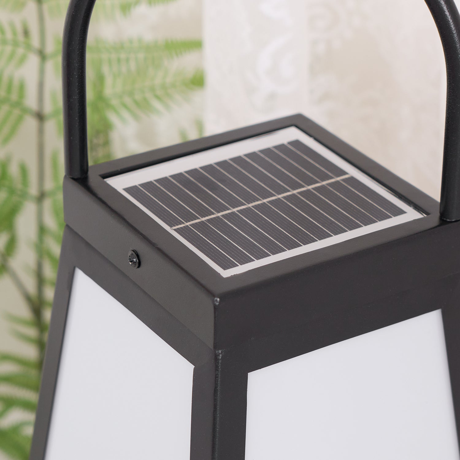 Roam Lantern Solar Outdoor Lamp