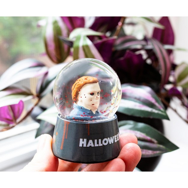 Silver Buffalo Halloween Ii Michael Myers Collectible Mini Snow Globe 3 Inches Tall