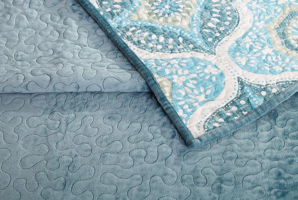 Better Homes and Gardens Aqua Velvet Medallion Quilt， Full/Queen