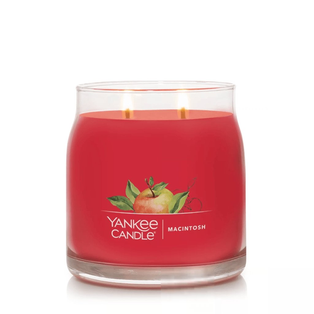 Yankee Candle  Signature Medium Jar Candle in Macintosh