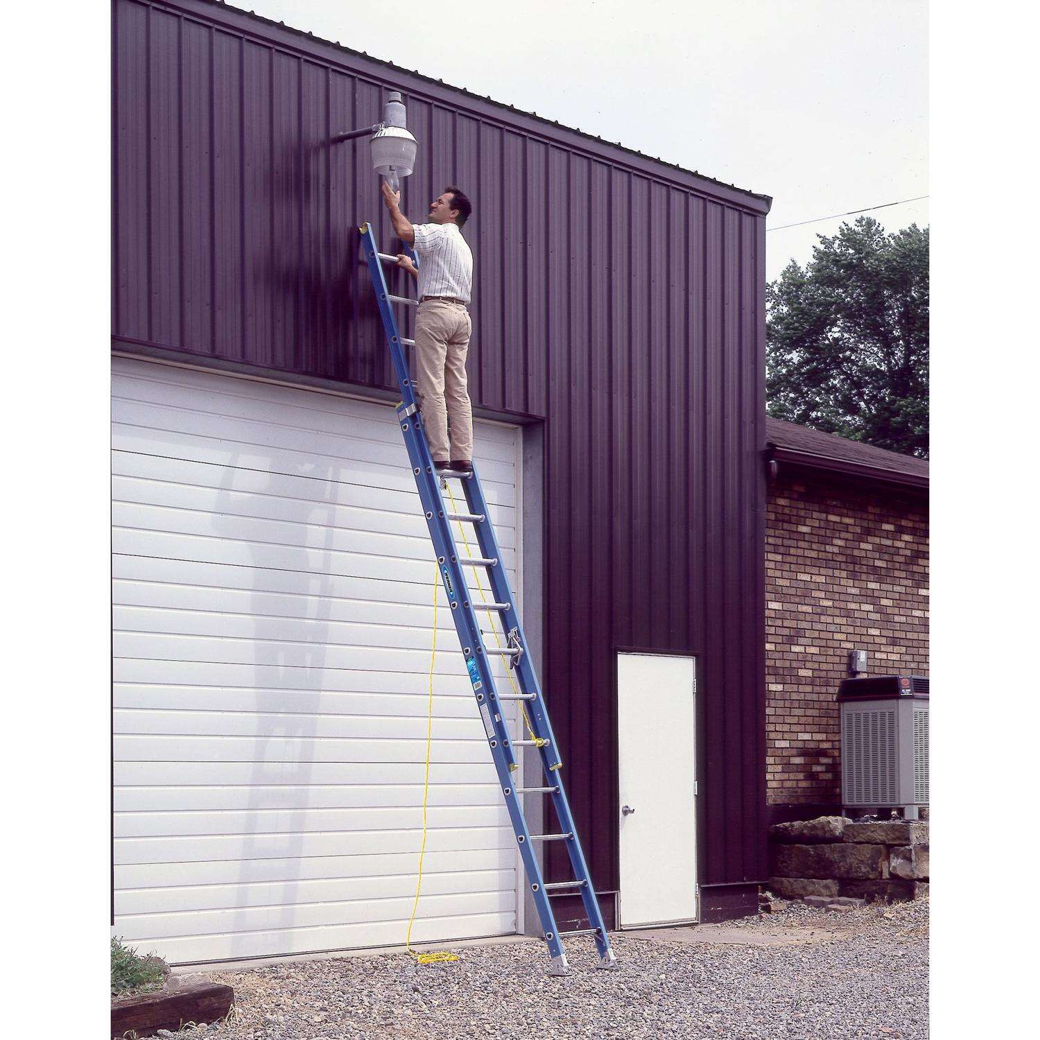 Werner 24 ft. H Fiberglass Extension Ladder Type I 250 lb. capacity