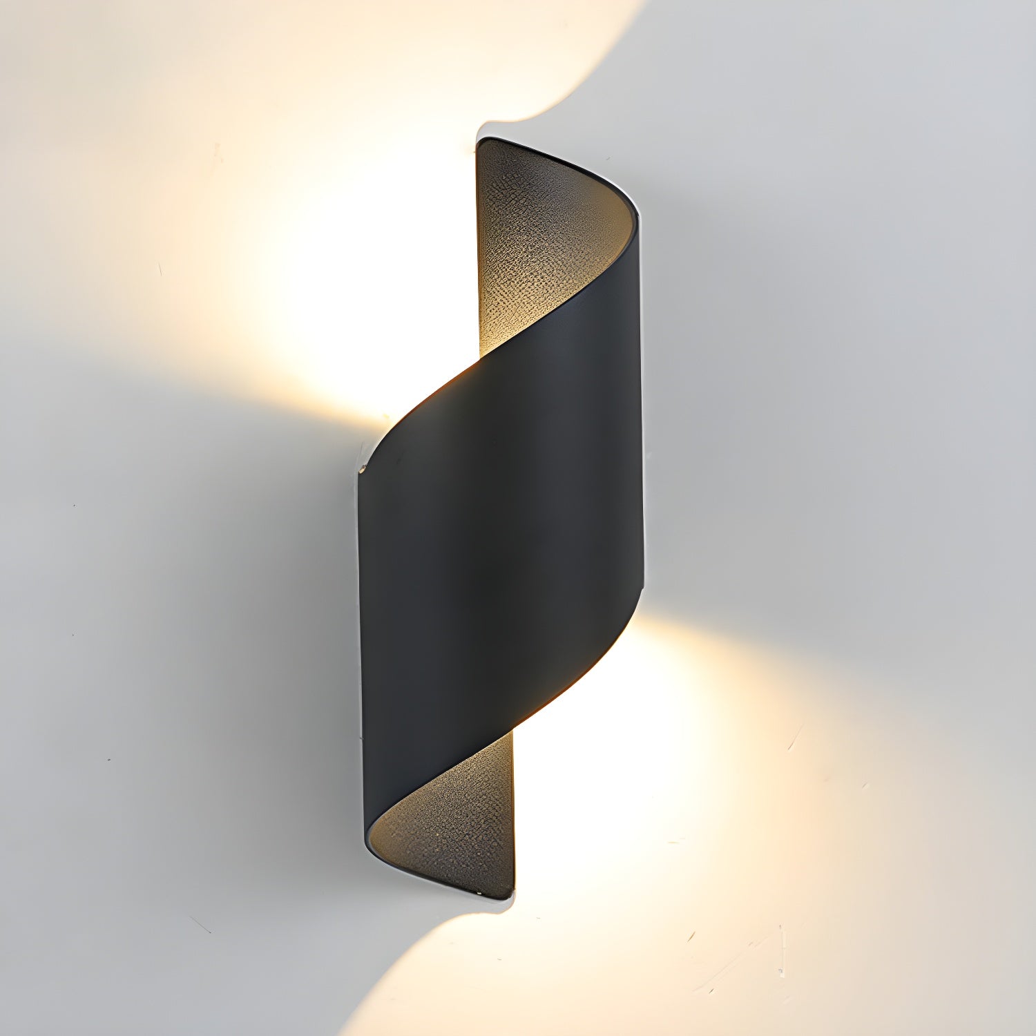 Lila Wall Lamp