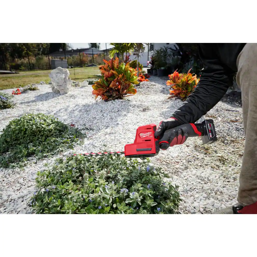 Milwaukee 2533-21 M12 FUEL 8 in. 12V Lithium-Ion Brushless Cordless Hedge Trimmer Kit with 4.0 Ah Battery and Charger