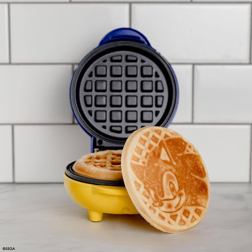 Uncanny Brands Sega Sonic the Hedgehog Blue American Mini Waffle Maker WM3-SEG-SN1