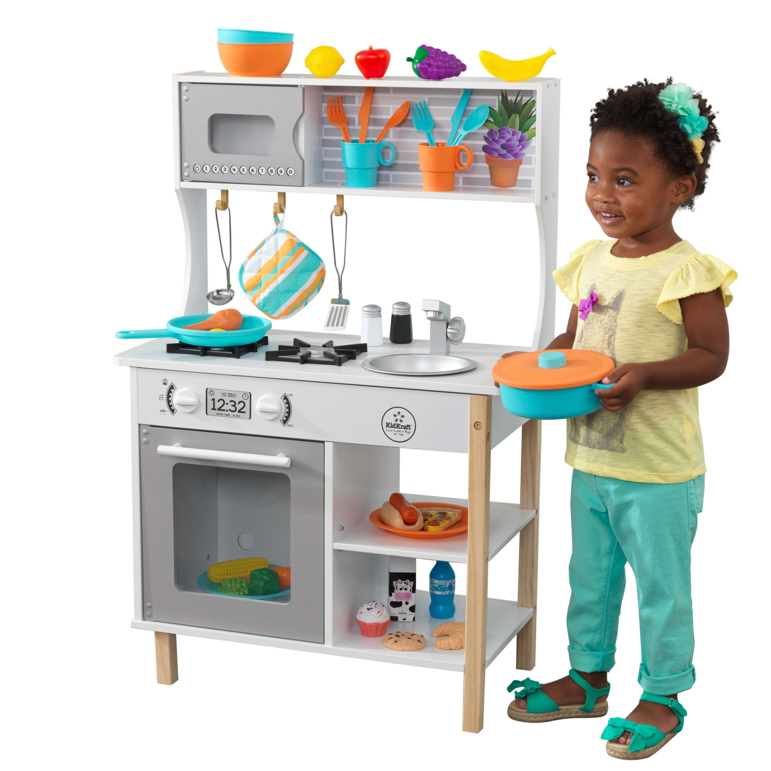 KidKraft All Time Wooden Play Kitchen with Oven， Microwave and 38-Piece Accessory Set