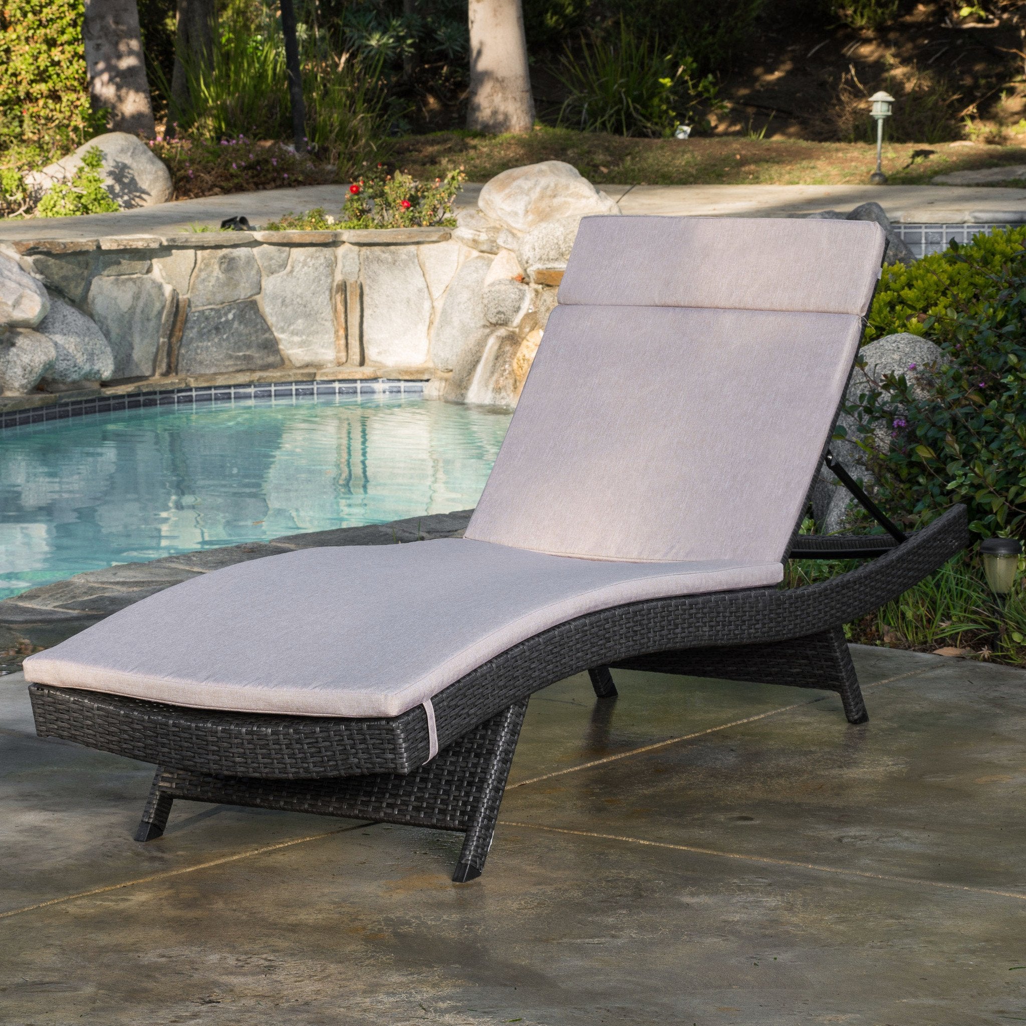 Lakeport Outdoor Grey Wicker Adjustable Chaise Lounge w/ Cushion