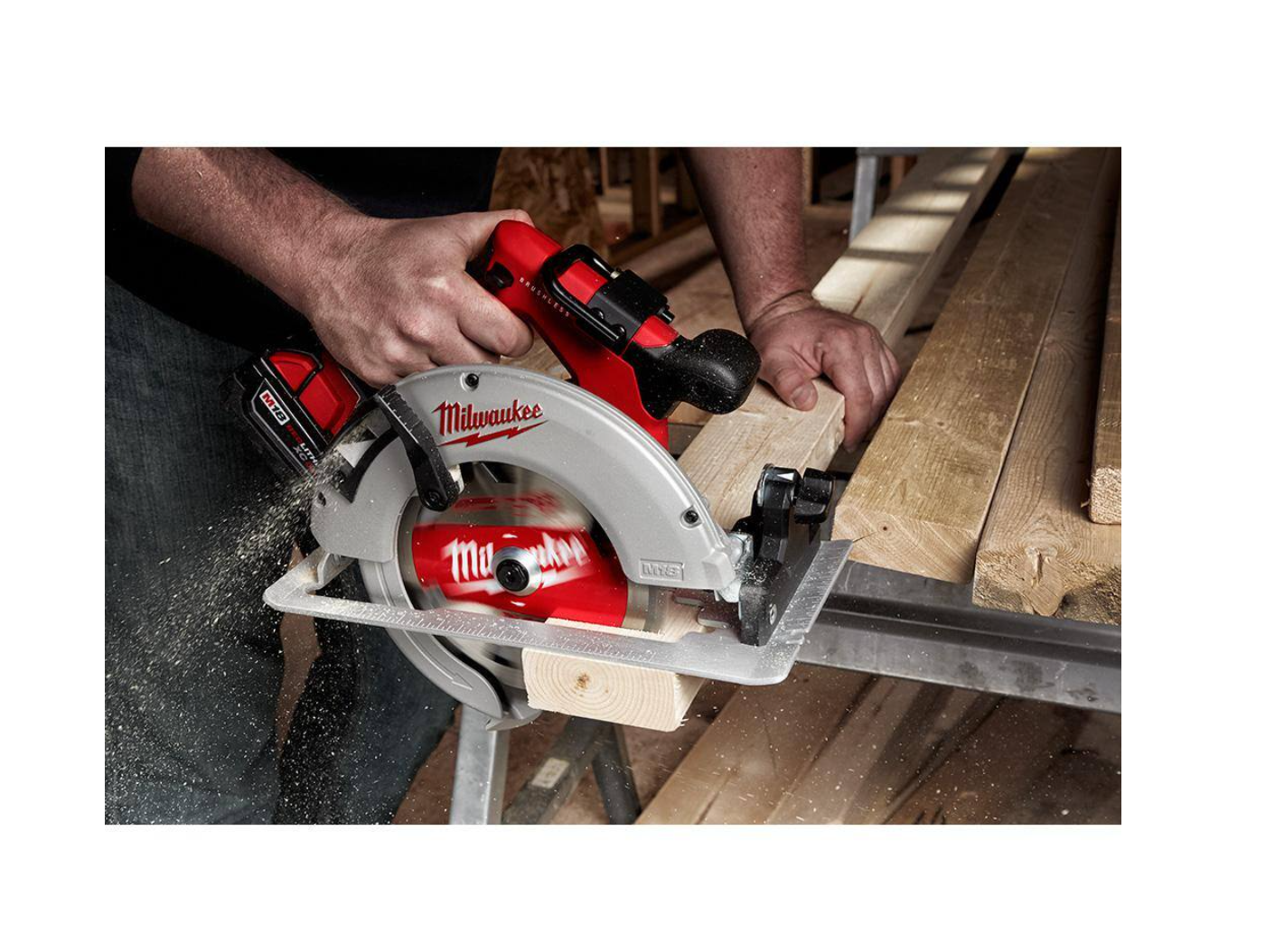 Milwaukee 2631-20-48-59-1835 M18 18-Volt Lithium-Ion Brushless Cordless 7-1/4 in. Circular Saw W/ 3.0Ah Battery and Charger