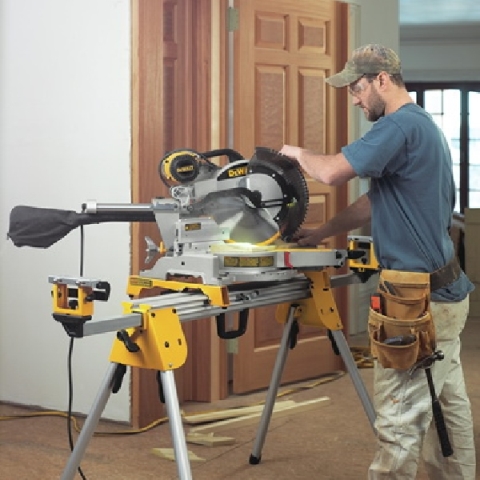 DeWALT DWS780 Miter Saw， 4 x 8 in Cutting Capacity