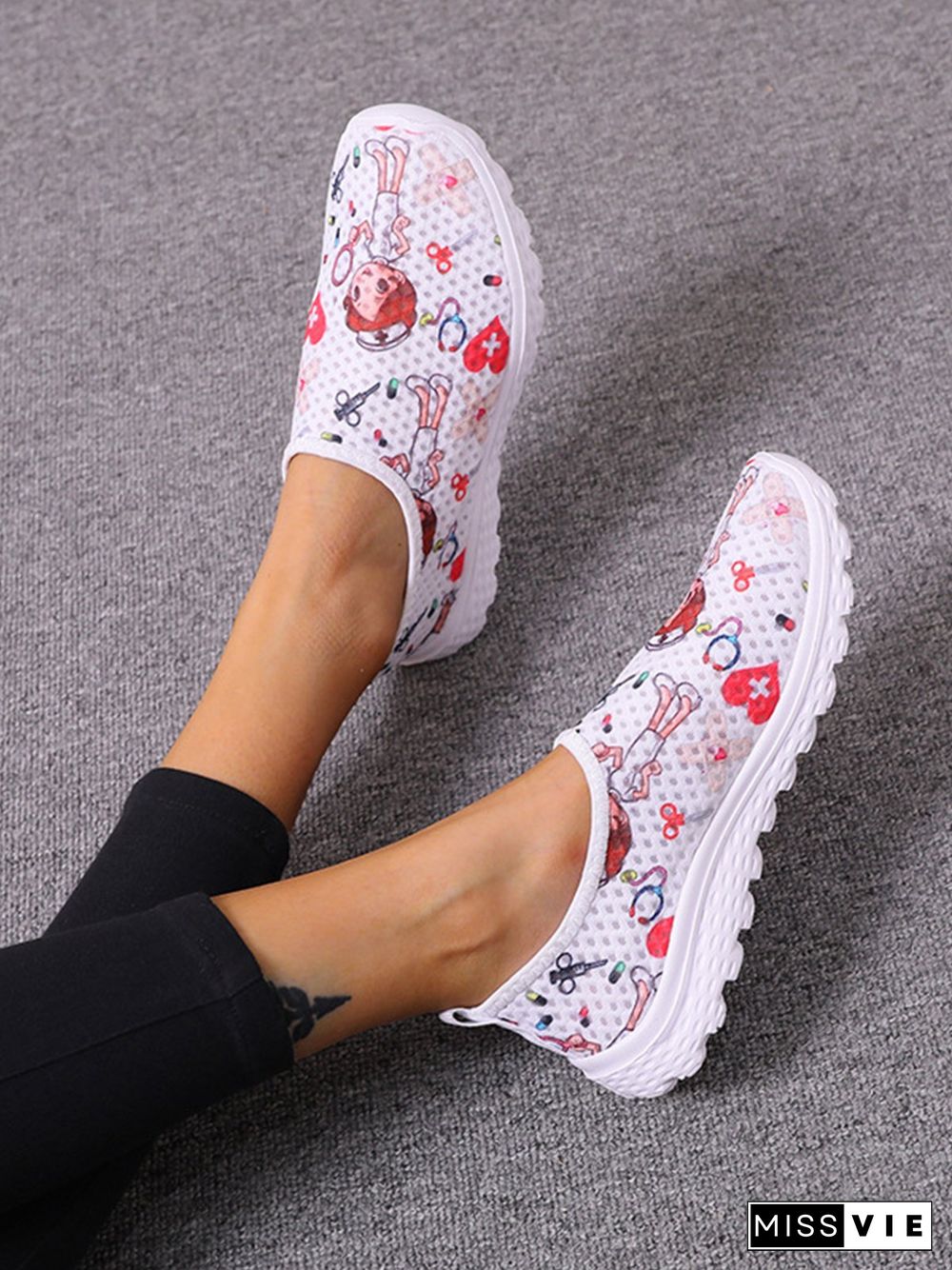 Nurse Fighting Epidemic Print Breathable Tulle Mesh Lightweight Sneakers