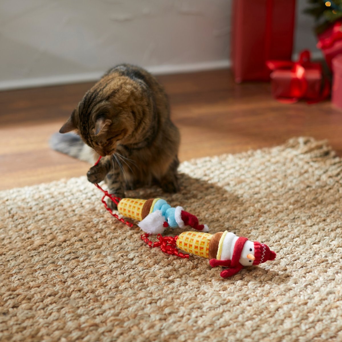 Frisco Holiday Santa and Snowman Ice Cream Cones Plush Cat Toy with Catnip， 2 count