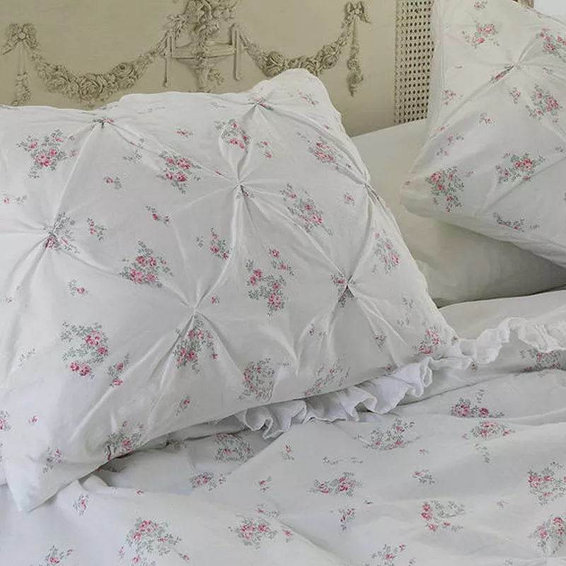 The Farmhouse by Rachel Ashwell Signature Rosebury Comforter Set with Shams