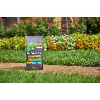 Scotts Turf Builder Triple Action 20 lbs. 4000 sq. ft. Lawn Fertilizer Weed Killer Crabgrass Preventer 40000-1