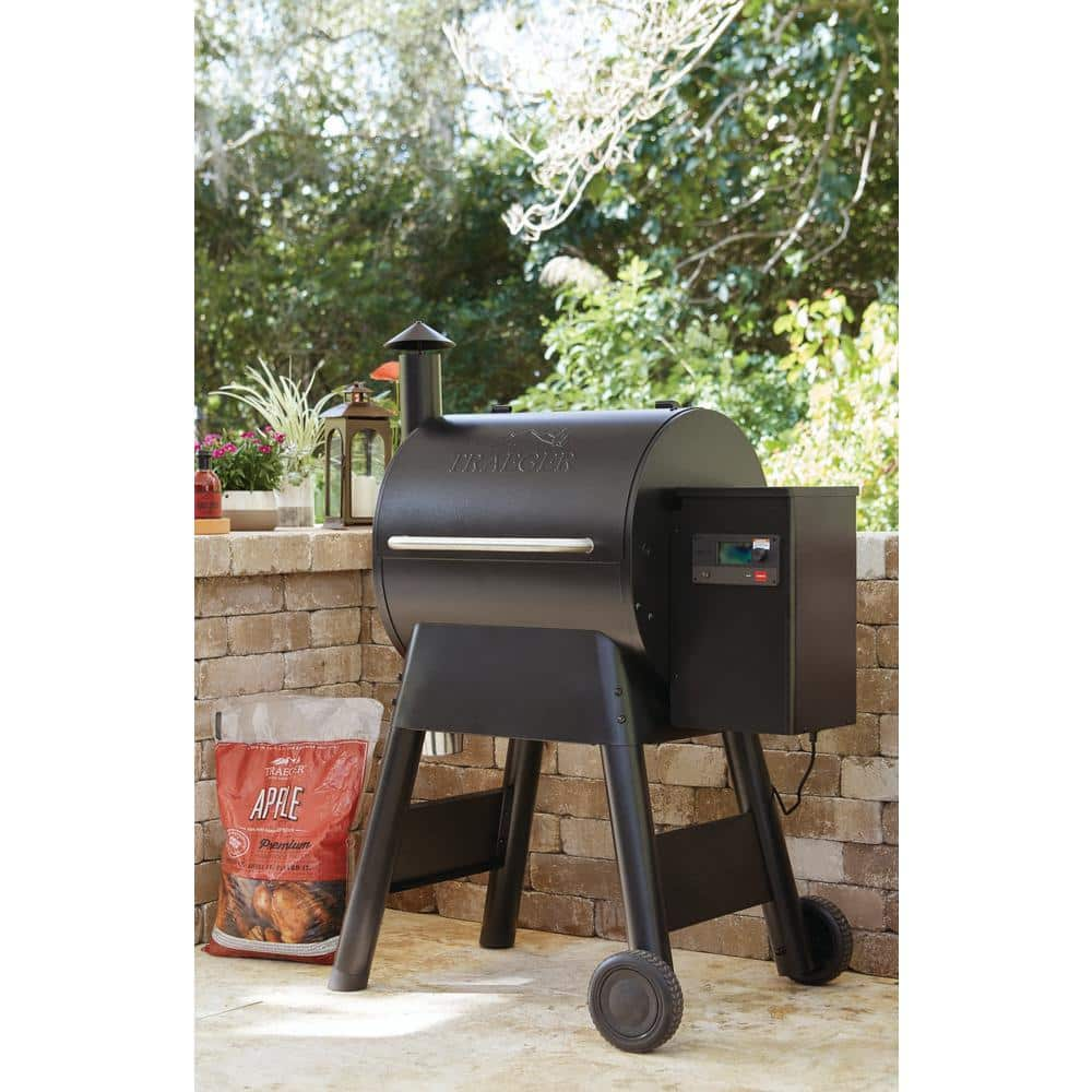 Traeger Pro 575 Wifi Pellet Grill and Smoker in Black TFB57GLE