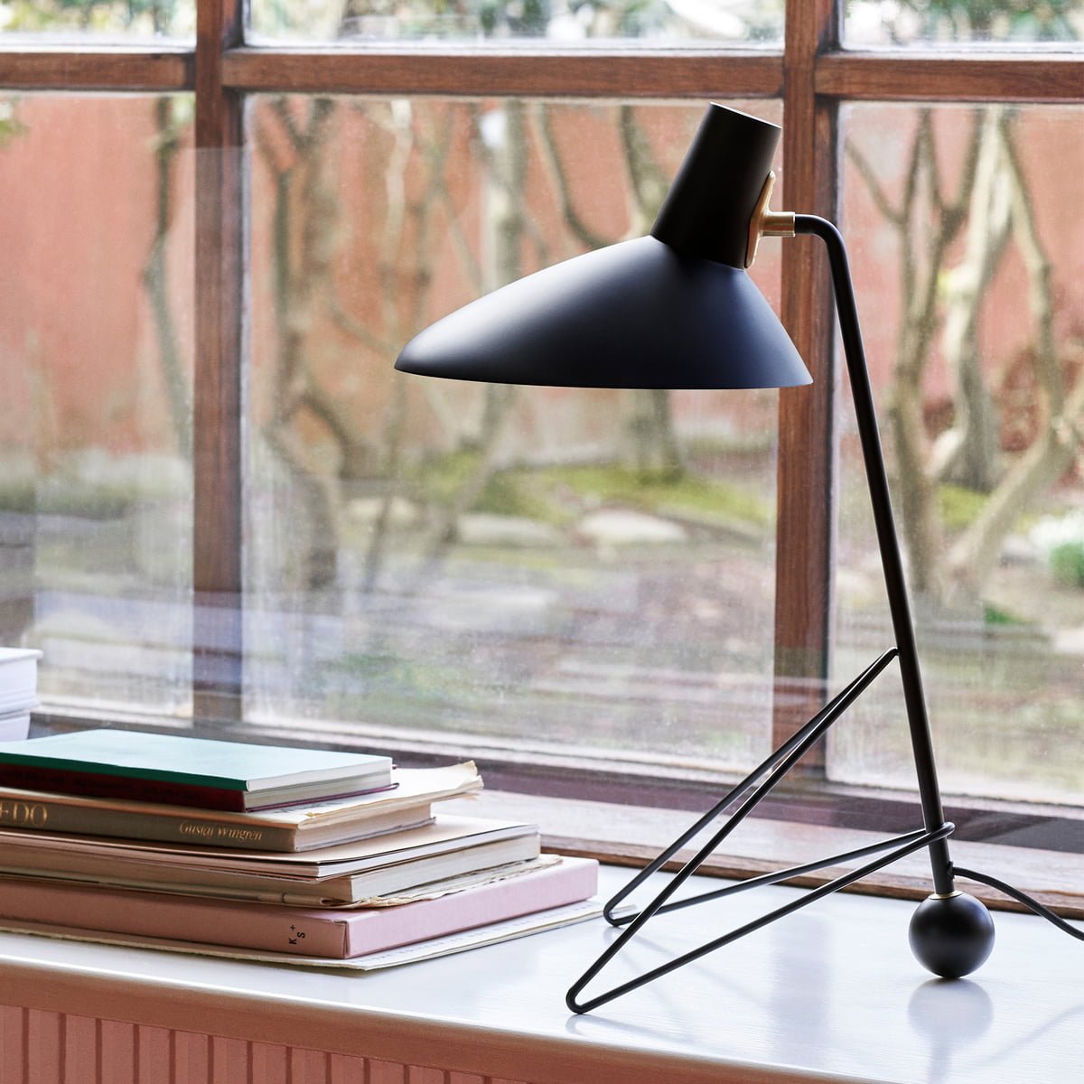 Svelte Noir Table Lamp