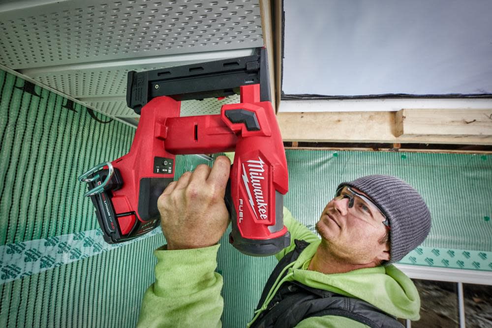 Milwaukee M18 FUEL 18ga 1/4