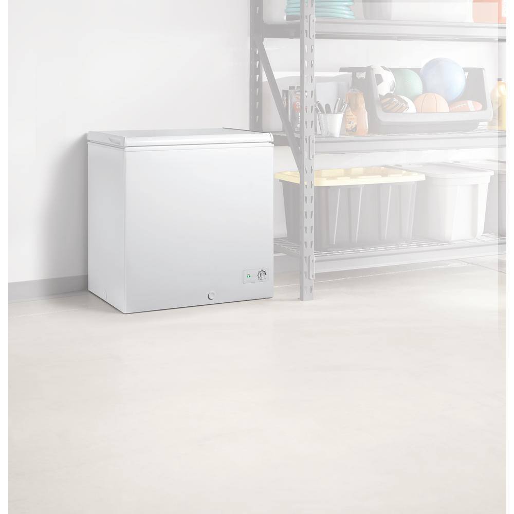 Vissani 6.9 cu. ft. Manual Defrost Chest Freezer with LED Light Type in White Garage Ready DCM7QRWW