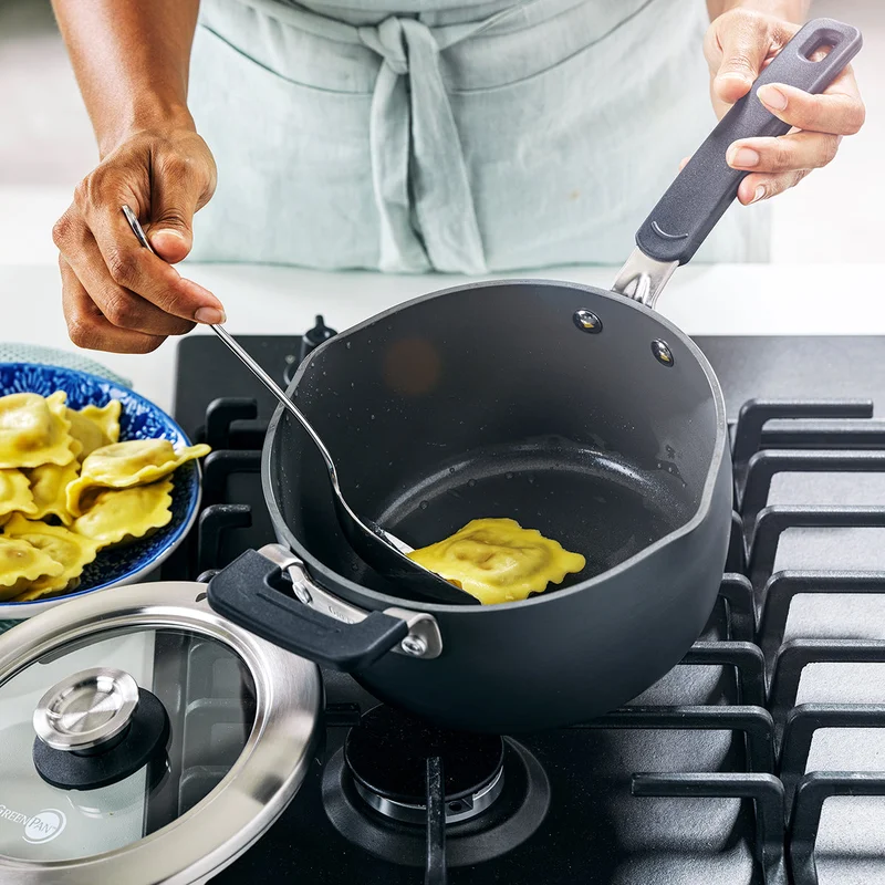 GreenPan Levels Stackable Hard Anodized Healthy Ceramic Nonstick 11 Piece Cookware Pots and Pans Set， PFAS-Free， Dishwasher Safe， Black