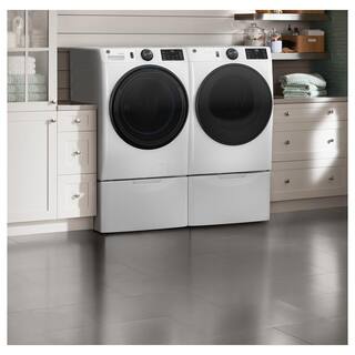 GE 5.0 cu.ft. Smart Front Load Washer in White with Steam UltraFresh Vent System and Microban Technology GFW655SSVWW