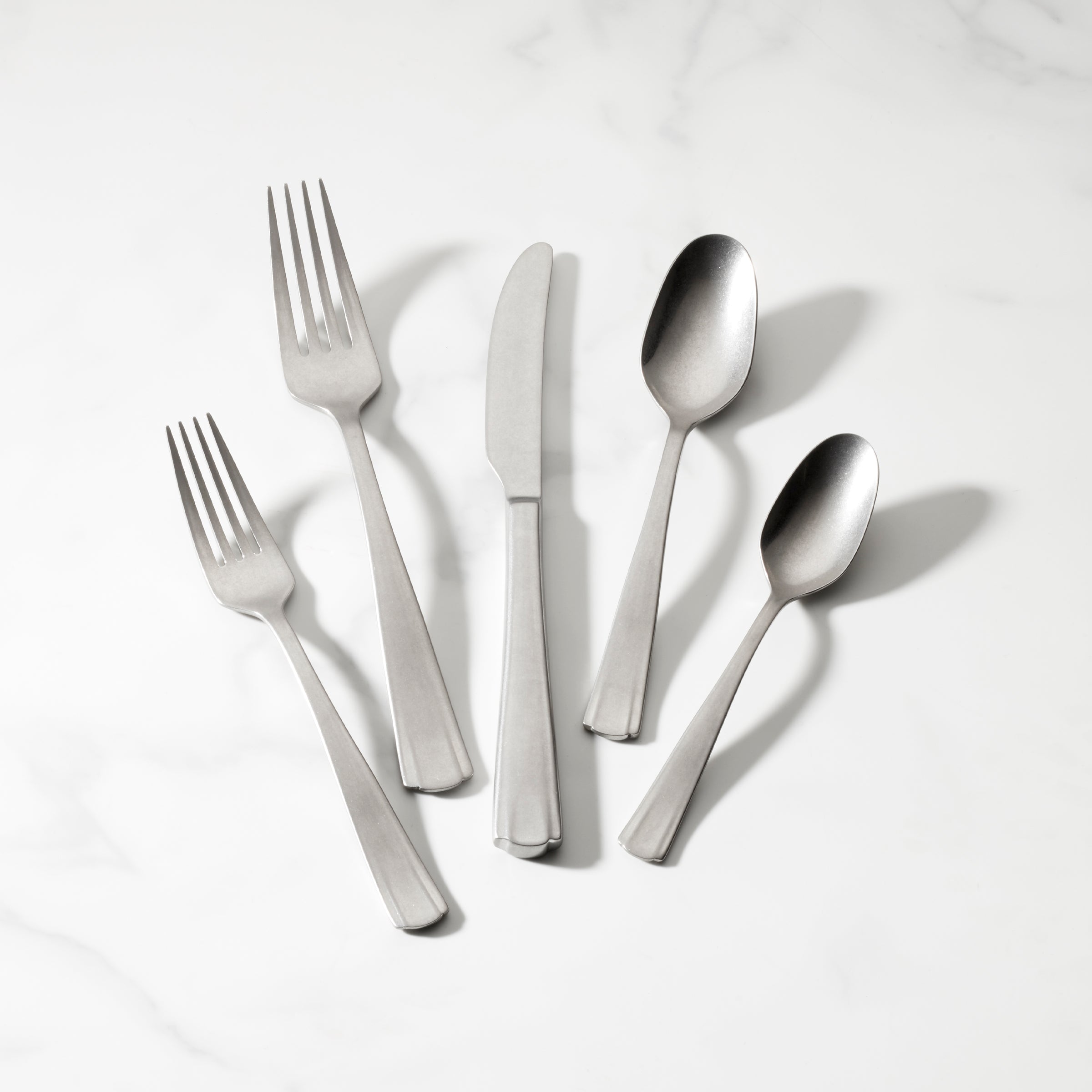 French Perle Scallop 65-Piece Flatware Set