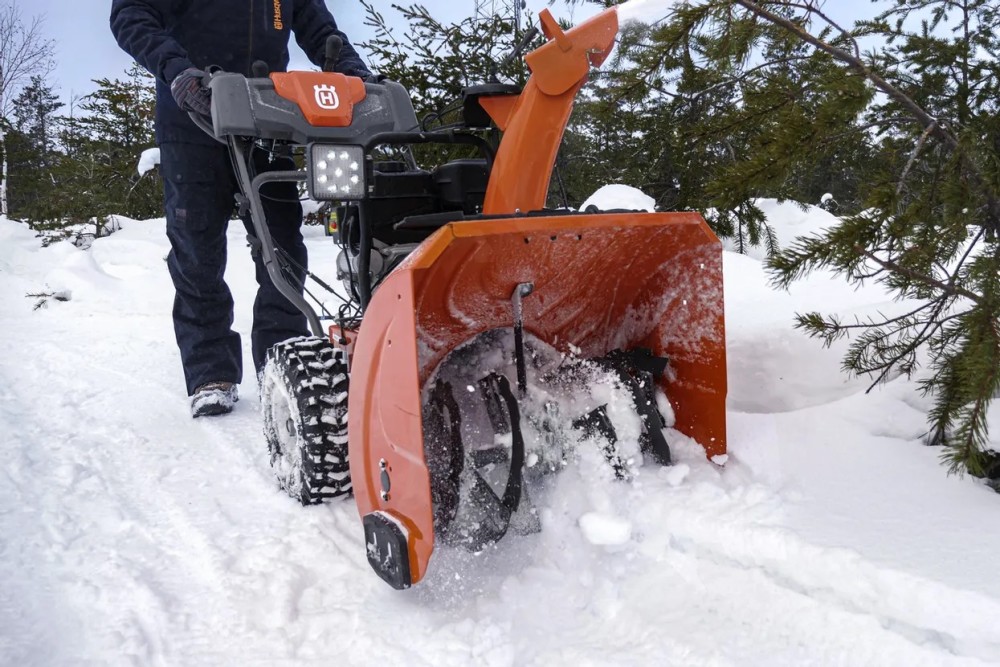 Husqvarna ST 230 Residential Snow Blower 30 291cc ;