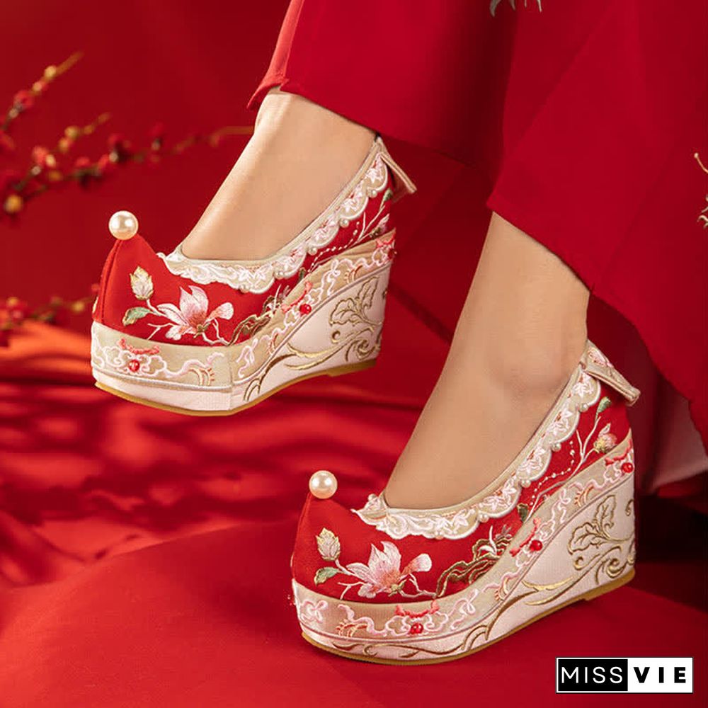 Vintage Blossom Embroidery Pointed Toe Pearl Flats Shoes